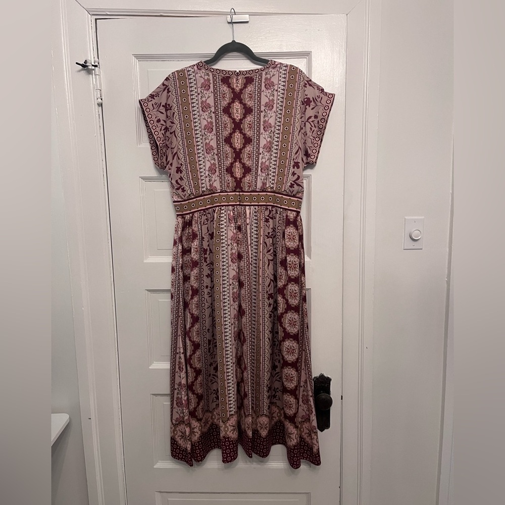 Gal Meets Glam Burgundy and Cream Midi Dress - Picture 2 of 3